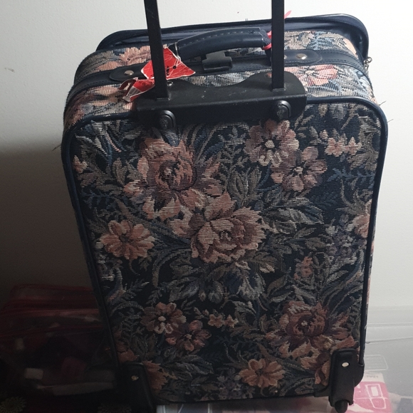Medium sized suitcase - Picture 2 of 3
